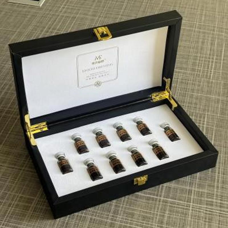 Aufhellende und feuchtigkeitsspendende Flüssigkeit mit Hyaluronsäure